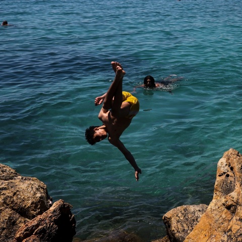 Καιρός: Έρχεται καύσωνας από τα μέσα της εβδομάδας – Αναλυτικά η πρόγνωση από το meteo και την Εθνική Μετεωρολογική Υπηρεσία