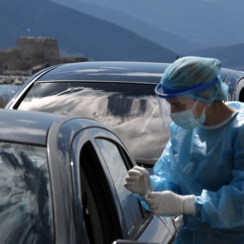 Κορωνοϊός: Σε 35 σημεία της χώρας θα πραγματοποιούν δωρεάν τεστ ελέγχου κινητές ομάδες του Εθνικού Οργανισμού Δημόσιας Υγείας