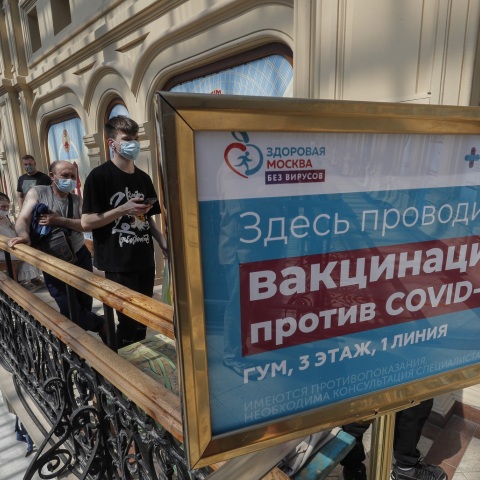 Κορωνοϊός - Ρωσία: Νέα μέτρα για της πανδημίας, σε διαθεσιμότητα θα μπορούν να τεθούν όσοι εργαζόμενοι αρνούνται κάνουν το εμβόλιο κατά της Covid-19