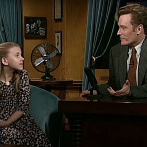 Σκάρλετ Γιόχανσον και Κόναν Ο’ Μπράιεν σε τηλεοπτικό σκετς του 1994 – Ο διάσημος παρουσιαστής κάνει αναδρομή στην πρώτη του συνάντηση με τη σταρ του Χόλιγουντ