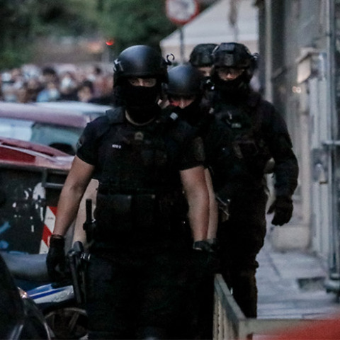 ΕΠΕΜΒΑΣΗ ΤΗΣ ΑΣΤΥΝΟΜΙΑΣ ΣΤΑ ΠΕΤΡΑΛΩΝΑ ΓΙΑ ΤΗΝ ΣΥΛΛΗΨΗ ΒΙΑΣΤΗ 