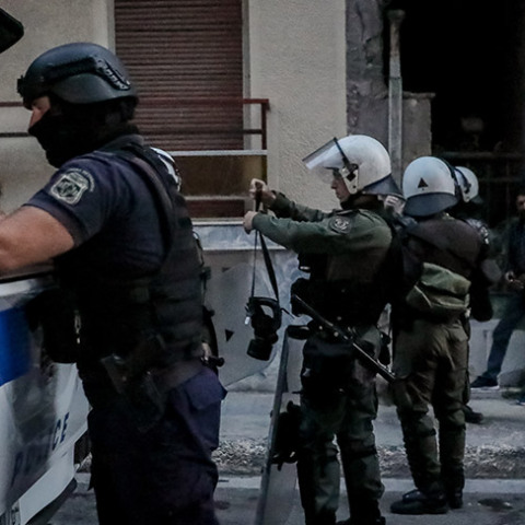 ΕΠΕΜΒΑΣΗ ΤΗΣ ΑΣΤΥΝΟΜΙΑΣ ΣΤΑ ΠΕΤΡΑΛΩΝΑ ΓΙΑ ΤΗΝ ΣΥΛΛΗΨΗ ΒΙΑΣΤΗ 