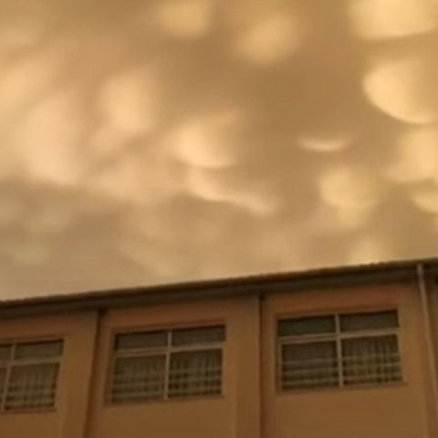 Λάρισα: Τα παράξενα σύννεφα που κάλυψαν τον ουρανό