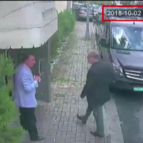 Ο δημοσιογράφος Τζαμάλ Κασόγκι μπαίνει στο προξενείο της Σαουδικής Αραβίας στην Κωνσταντινούπολη - Εκτελεστές τον δολοφόνησαν και διαμέλισαν το πτώμα του