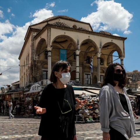 Άνθρωποι στο κέντο της Αθήνας©Eurokinissi/ΓΙΑΝΝΗΣ ΠΑΝΑΓΟΠΟΥΛΟΣ