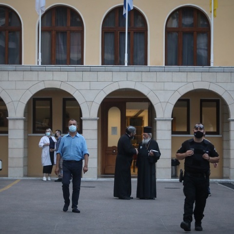 Επίθεση με βιτριόλι κατά μητροπολιτών στη Μονή Πετράκη