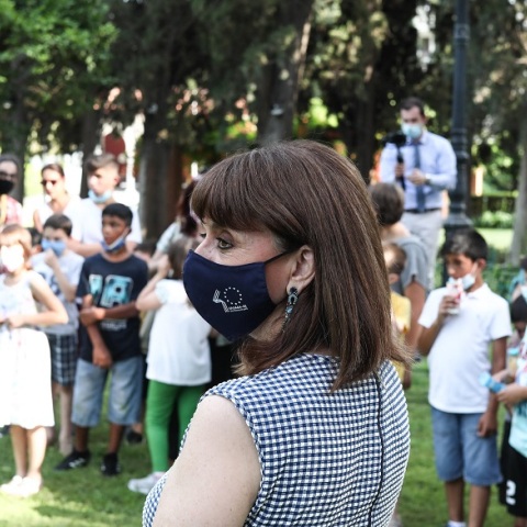 Η Πρόεδρος της Δημοκρατίας, Κατερίνα Σακελλαροπούλου, με τα παιδιά από την Παιδόπολη «Άγιος Ανδρέας»