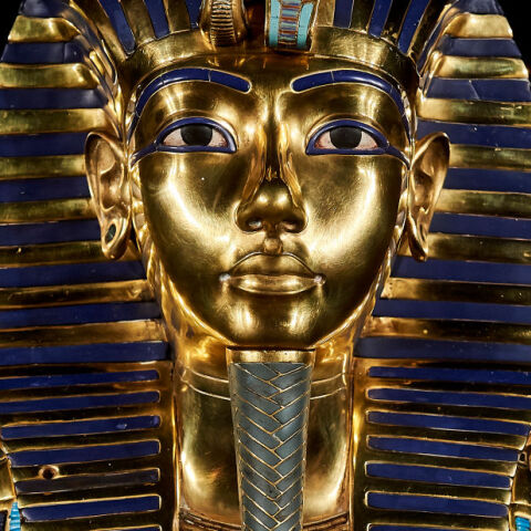 Κι όμως, οι μάσκες εμφανίστηκαν μαζί με τον άνθρωπο