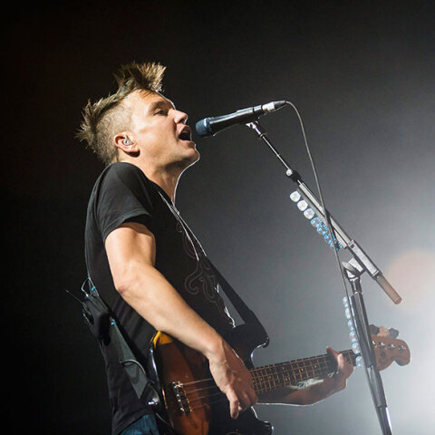 Μαρκ Χόπους (Mark Hoppus), τραγουδιστής και μπασίστας στην μπάντα Blink-182