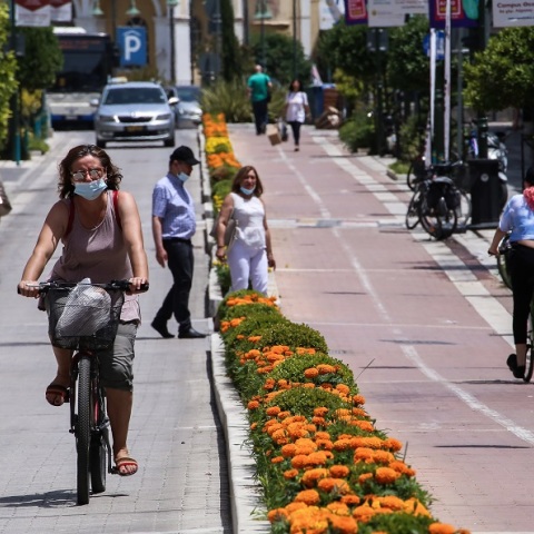 Πολίτες με μάσκα 