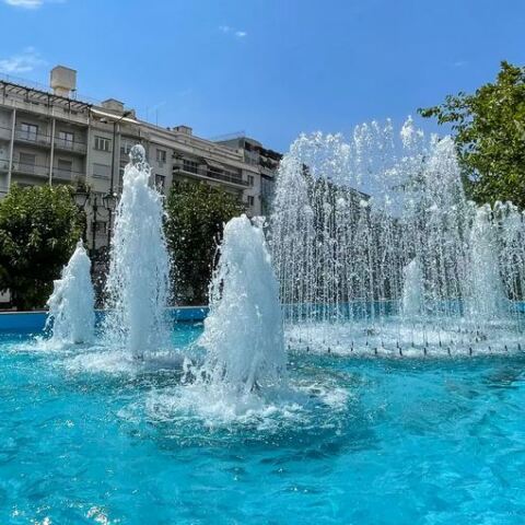 Συντριβάνι στην πλατεία Μαβίλη©Δήμος Αθηναίων