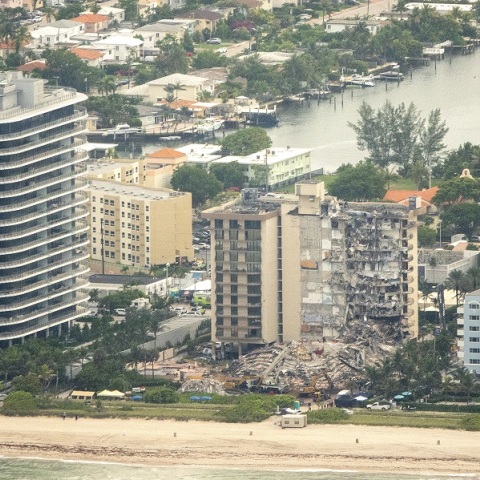 Κατάρρευση κτηρίου στη Φλόριντα 