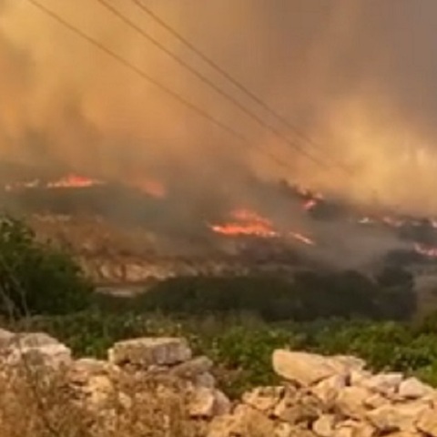 Φωτογραφία από τη φωτιά που μαίνεται στην Πάρο