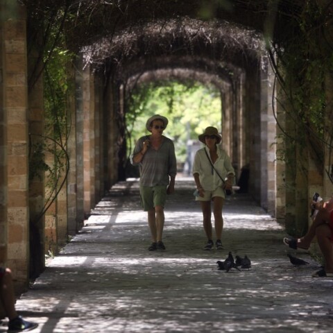 Κόσμος στο κέντρο της Αθήνας©EUROKINISSI/ΔΗΜΗΤΡΟΠΟΥΛΟΣ ΣΩΤΗΡΗΣ