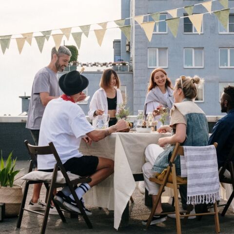 5 tips για να πετύχεις το τέλειο καλοκαιρινό μάζεμα στο μπαλκόνι