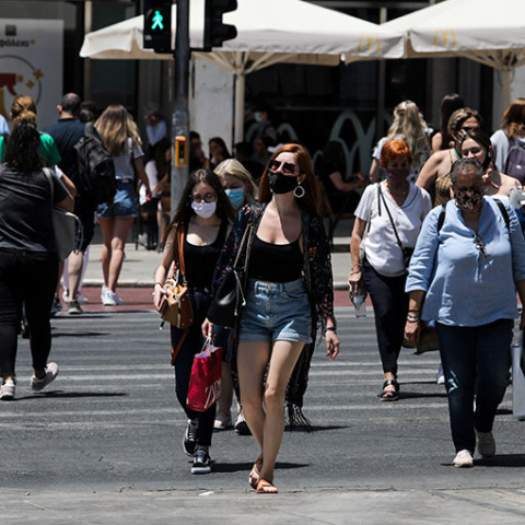 ΣΤΙΓΜΙΟΤΥΠΑ ΣΤΗ ΠΛΑΤΕΙΑ ΣΥΝΤΑΓΜΑΤΟΣ