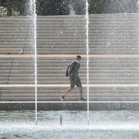 Στιγμές δροσιάς στο Ίδρυμα Σταύρος Νιάρχος © Eurokinissi/ΜΙΧΑΛΗΣ ΚΑΡΑΓΙΑΝΝΗΣ