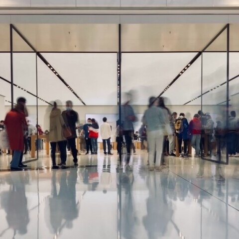 Aεροδρόμιο με πολύ κόσμο © Unsplash@encourline