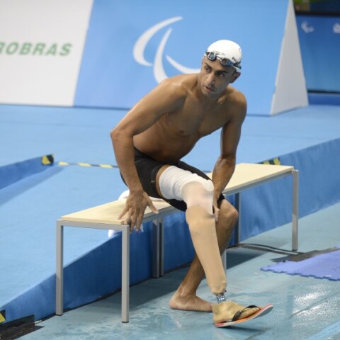 Ο Ιμπραήμ Αλ- Χουσεΐν λίγο πριν μπει στην πισίνα © ΑΠΕ/UNHCR/Benjamin Loyseau