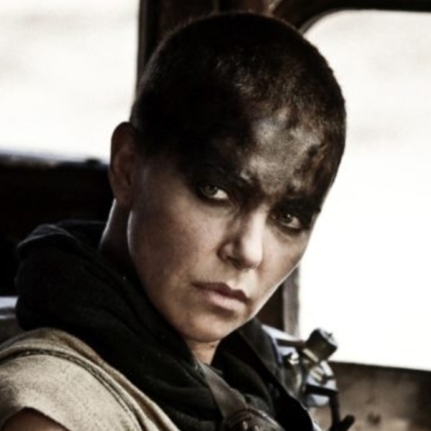 Η Σαρλίζ Θερόν στην ταινία «Mad Max: Fury Road» - Η Ντέινα Γκραντ ήταν κασκαντέρ σε σκηνές της ταινίας