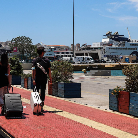  ΚΙΝΗΣΗ ΣΤΟ ΛΙΜΑΝΙ ΤΟΥ ΠΕΙΡΑΙΑ
