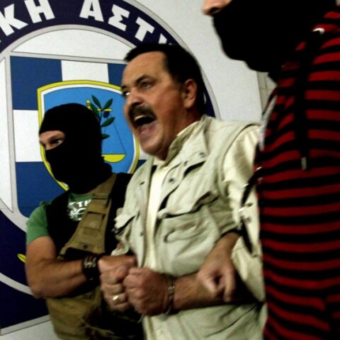 Ο Χρήστος Παππάς κατά τη σύλληψή του © Eurokinissi/ /ΓΕΩΡΓΙΑ ΠΑΝΑΓΟΠΟΥΛΟΥ