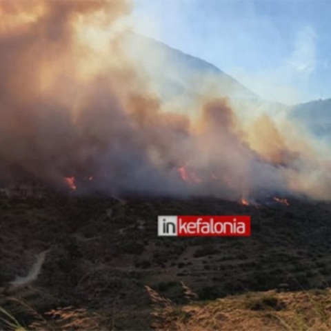 Μεγάλη φωτιά στην Κεφαλονιά