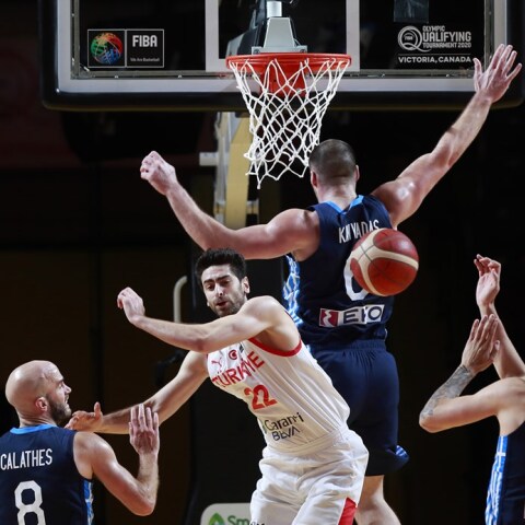 Προολυμπιακό Τουρνουά: Η Εθνική Ελλάδος μπάσκετ νίκησε με 81-63 την Τουρκία και βρίσκεται μια ανάσα μακριά από τους Ολυμπιακούς Αγώνες του Τόκιο.