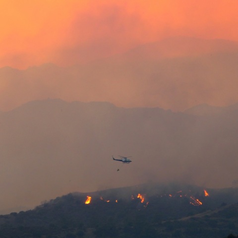 Οι τέσσερις μέχρι πρότινος αγνοούμενοι από την μεγάλη φωτιά που μαίνεται στην Κύπρο ανασύρθηκαν νεκροί. Συνεχίζεται η μάχη με τις φλόγες για δεύτερη μέρα. 