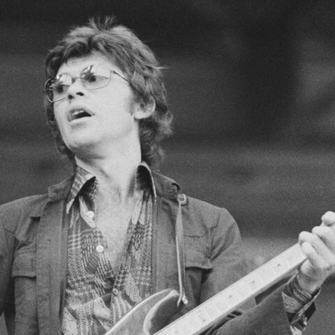 Ο Robbie Robertson σε live με τους The Band στο Wembley Stadium το 1974.