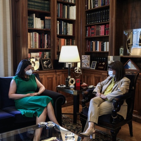 Η Πρόεδρος της Δημοκρατίας, Κατερίνα Σακελλαροπούλου, υποδέχθηκε την υπουργό Παιδείας, Νίκη Κεραμέως