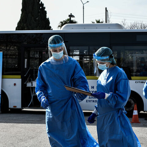 Νέα κρούσματα κορωνοϊού στη Γλυφάδα έδωσαν οι έλεγχοι με rapid test, με τον δείκτη θετικότητας να ξεπερνά το 8%