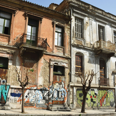 Εγκαταλελειμμένα κτίρια στη Λιοσίων