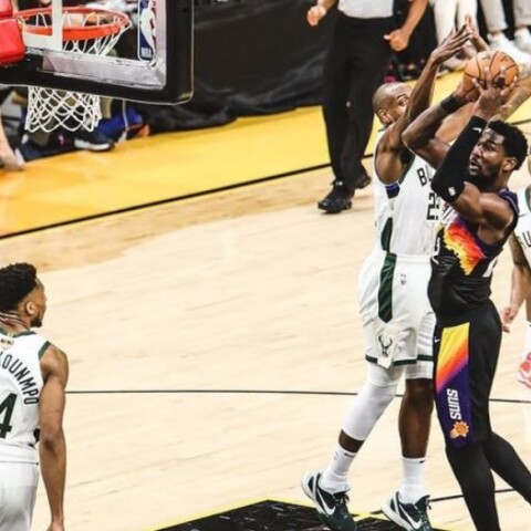 Στιγμιότυπο από τη νίκη των Σανς κόντρα στους Μπακς