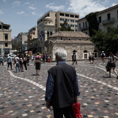 Μοναστηράκι με κόσμο © Eurokinissi / ΒΑΣΙΛΗΣ ΡΕΜΠΑΠΗΣ