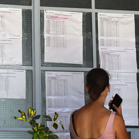 Πανελλήνιες 2021: Μετά τις βαθμολογίες η προσοχή στρέφεται στις βάσεις