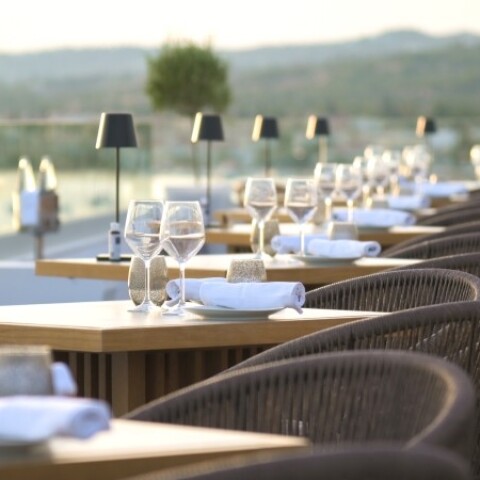 Rooftop του Nikki Beach Resort & Spa στο Πόρτο Χέλι