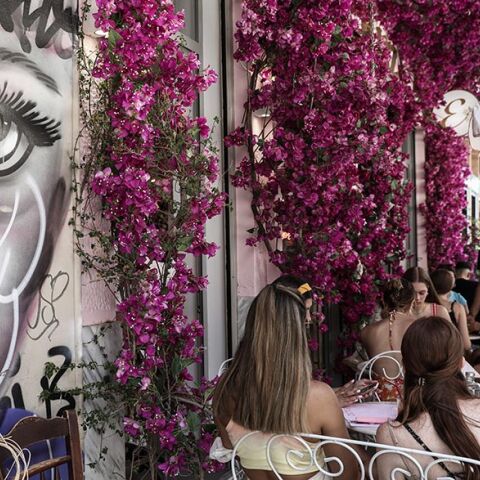 Στιγμιότυπο από κατάστημα στην περιοχή του Θησείου