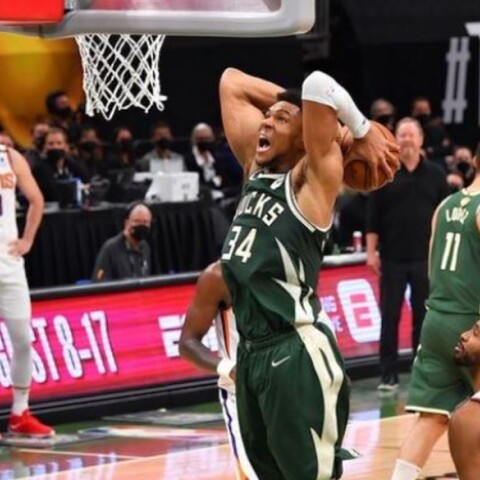 Ο Γιάννης Αντετοκούνμπο