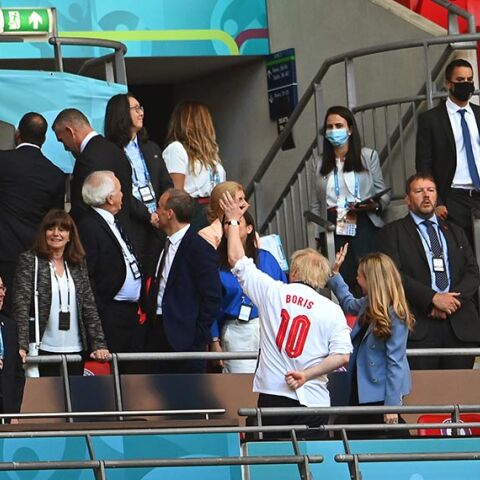 Ο Βρετανός πρωθυπουργός Μπόρις Τζόνσον στον ημιτελικό του EURO 2021 μεταξύ της Αγγλίας και της Δανίας
