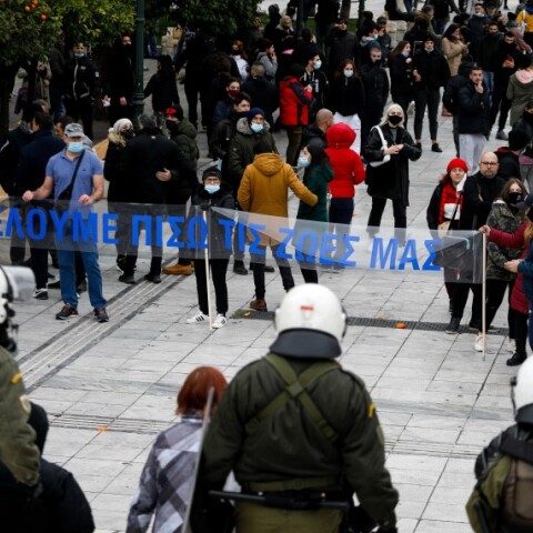 Συγκέντρωση αρνητών στο Σύνταγμα © EUROKINISSΙ / ΚΟΝΤΑΡΙΝΗΣ ΓΙΩΡΓΟΣ