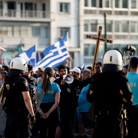 Συγκέντρωση και πορεία ενάντια στην υποχρεωτικότητα του εμβολιασμού στην Αθήνα