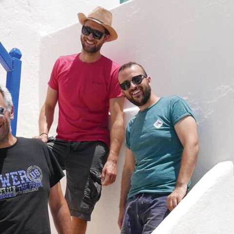 Τα μέλη του συγκροτήματος Phelekgundari 