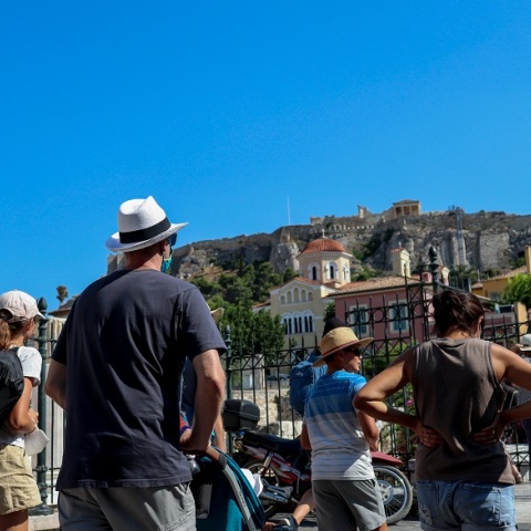 Καύσωνας - Υψηλές θερμοκρασίες - Πολίτες στο κέντρο της Αθήνας