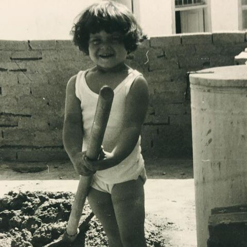 Η δημοσιογράφος Μάγια Τσόκλη σε μικρή ηλικία