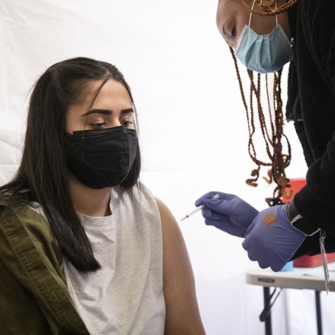 Εμβολιασμός εφήβων κατά του κορωνοϊού