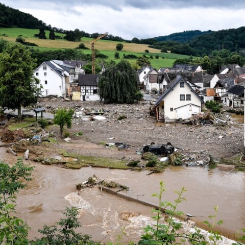 Στιγμιότυπο από τη φονική πλημμύρα στη Δυτική Γερμανία © EPA