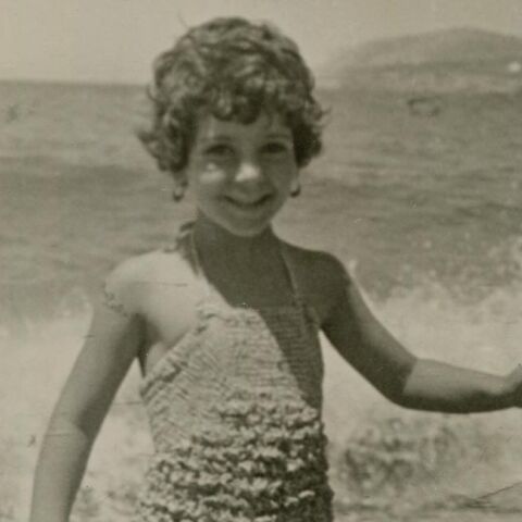 Η ξεναγός και συγγραφέας Άρτεμις Σκουμπουρδή