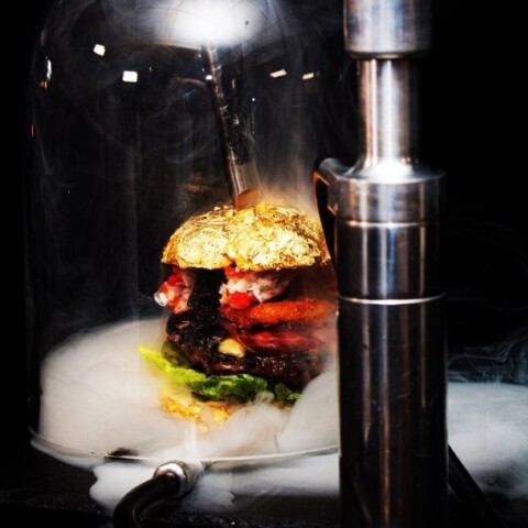 Το πιο ακριβό μπέργκερ στον κόσμο έφτιαξε Ολλανδός εστιάτορας για να να δωρίσω τα έσοδα από την πώλησή του σε φιλανθρωπικούς σκοπούς © Instagram / kingofhamburgers