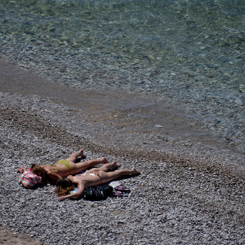 Λουόμενες σε παραλία (ΦΩΤΟ ΑΡΧΕΙΟΥ) - Ο καιρός αύριο Σάββατο 17 Ιουλίου 2021 θα είναι ζεστός